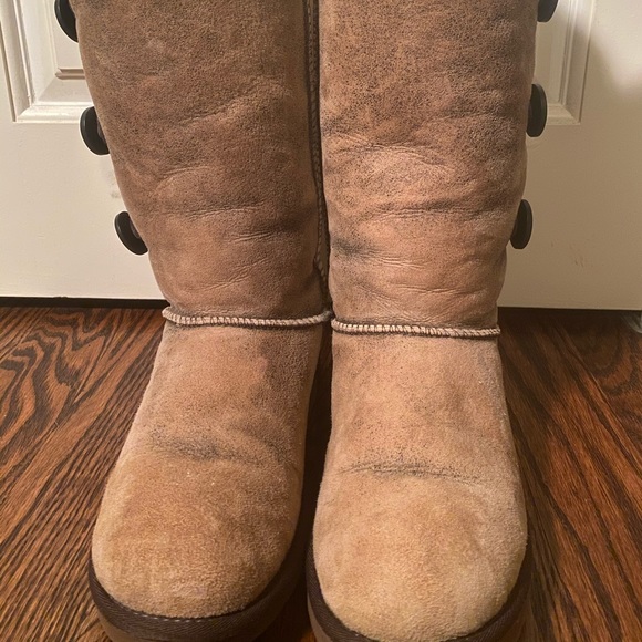 *RARE* UGG Australia Bailey Button Triplet Size 8 - Picture 2 of 14